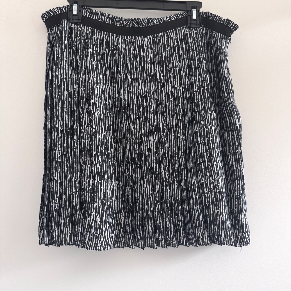 Anne Klein Skirt Pleated Abstract Zebra Women 12 Black White Ruffle Waist